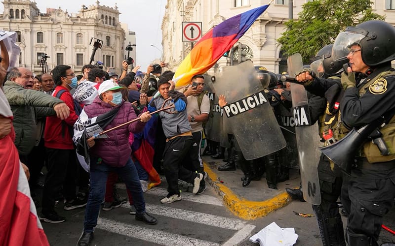 Περού: Ξεσηκωμός με μπροστάρισσα τη νεολαία