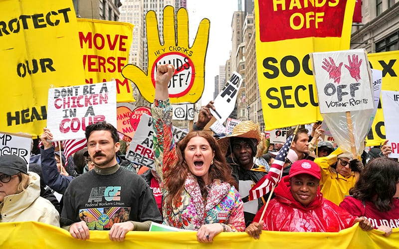 Η χρονιά που έφυγε σε όλο τον κόσμο: Τραμπ αυτοί-μπλόκο παντού εμείς