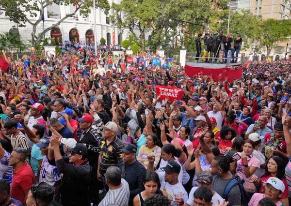 Ο Τραμπ στη Βενεζουέλα: Απειλές στον «αδύναμο κρίκο» με πολλούς παραλήπτες